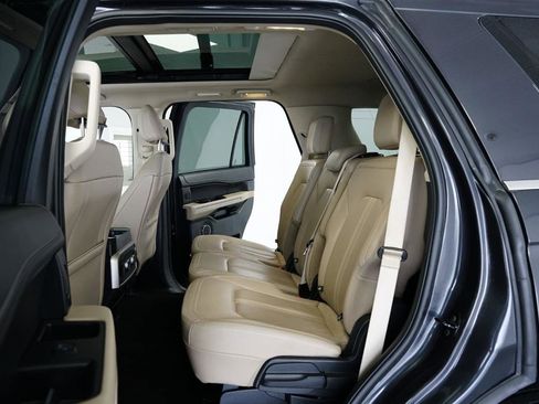 Used 2024 Ford Expedition Limited image 21