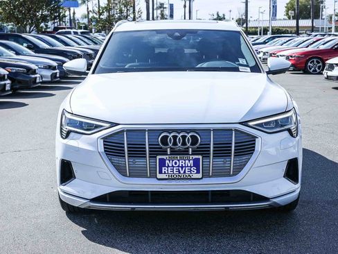 Used 2022 Audi e-tron Premium Plus w/ Premium Plus Package image 2