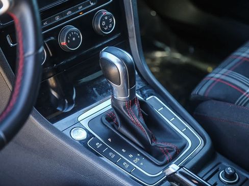 Used 2018 Volkswagen GTI SE FWD image 15