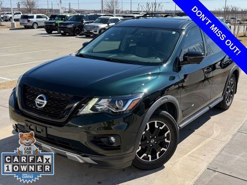 Used 2019 Nissan Pathfinder SL image 2