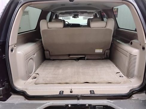 Used 2004 Chevrolet Suburban Z71 w/ Preferred Equipment Group AWD/4WD image 16