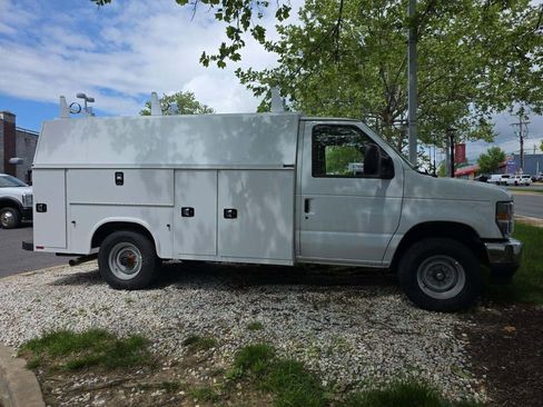Used 2025 Ford E-350 and Econoline 350 Super Duty w/ Power Equipment Group RWD image 3