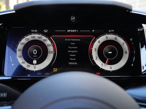 Used 2025 Aston Martin V8 Vantage Coupe image 6