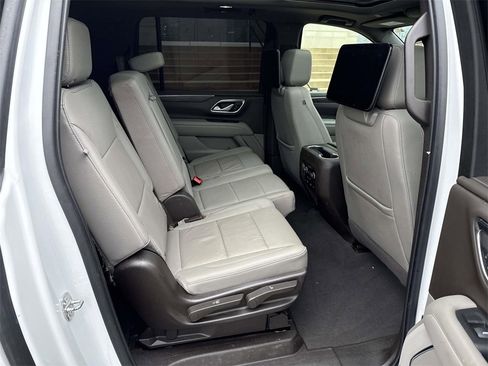 Used 2022 Chevrolet Suburban LT w/ LT Signature Package image 13