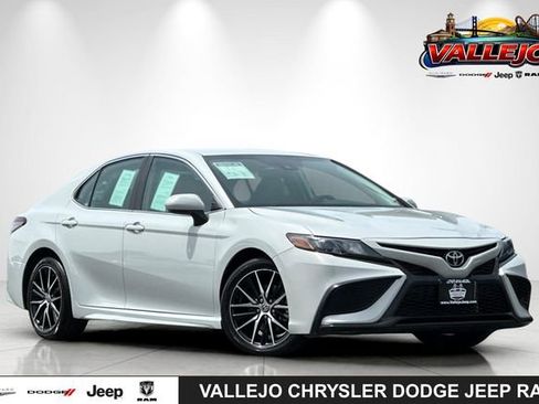 Used 2024 Toyota Camry SE FWD image 1