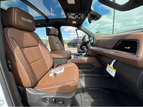 New 2026 Chevrolet Tahoe High Country AWD/4WD image 6