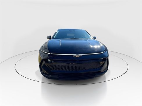 New 2026 Chevrolet Equinox EV LT image 3