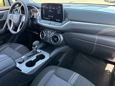 Used 2025 Chevrolet Blazer LT FWD image 12