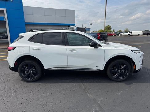 Used 2025 Buick Envision Sport Touring image 2