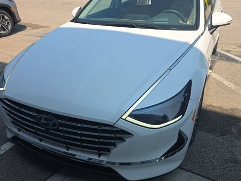 Used 2021 Hyundai Sonata Limited FWD image 2