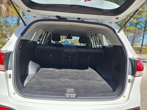 Used 2016 Kia Sorento LX w/ LX Convenience Package image 24