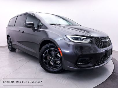 Used 2022 Chrysler Pacifica Touring-L w/ S Appearance Package