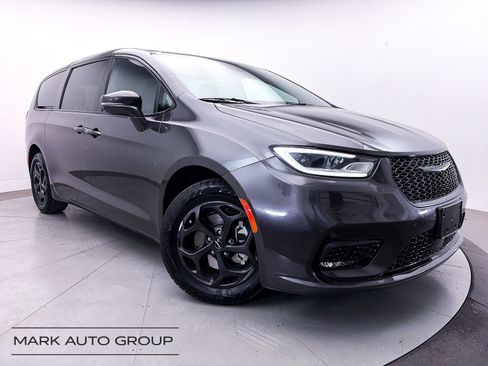 Used 2022 Chrysler Pacifica Touring-L w/ S Appearance Package FWD image 1