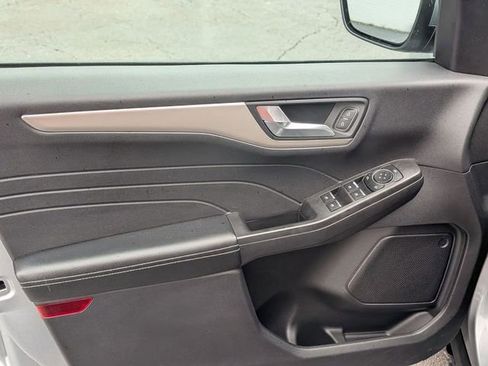 Used 2021 Ford Escape SE image 12