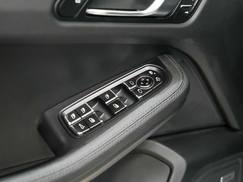 Used 2021 Porsche Macan S AWD/4WD image 23