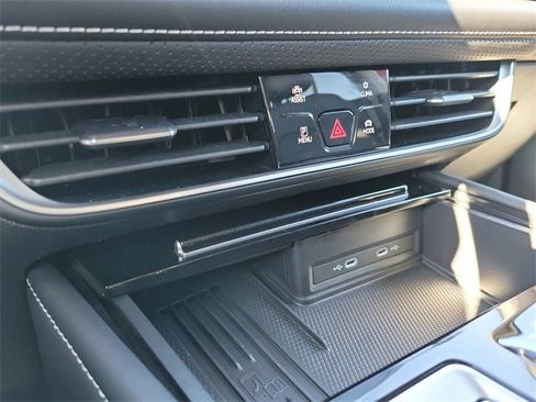 Certified 2025 Volkswagen Atlas SE image 29