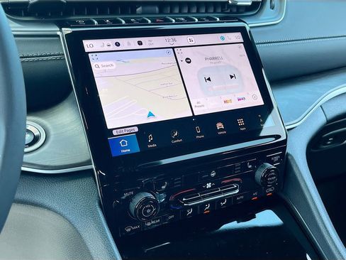 New 2025 Jeep Grand Cherokee L Limited w/ Black Appearance Package image 15