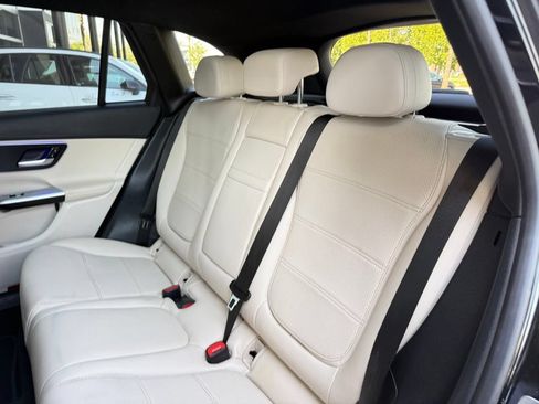 Used 2024 Mercedes-Benz GLC 300 4MATIC image 14