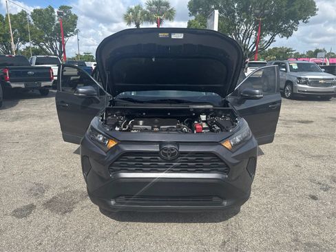 Used 2020 Toyota RAV4 LE FWD image 11