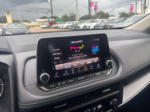 Used 2025 Nissan Rogue SV AWD/4WD image 19