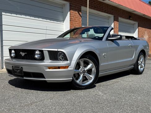 Used 2009 Ford Mustang GT RWD image 6
