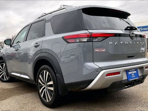 Used 2024 Nissan Pathfinder Platinum image 3