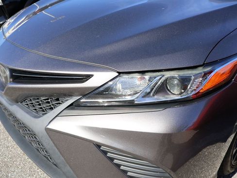 Used 2019 Toyota Camry SE image 3