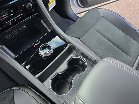 New 2025 Jeep Grand Cherokee Altitude image 24