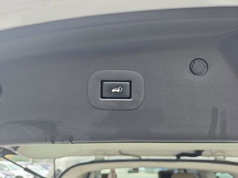 Used 2017 Nissan Armada Platinum image 19