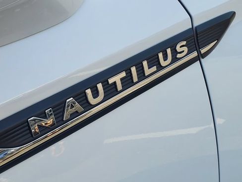 Used 2023 Lincoln Nautilus Reserve AWD/4WD image 32