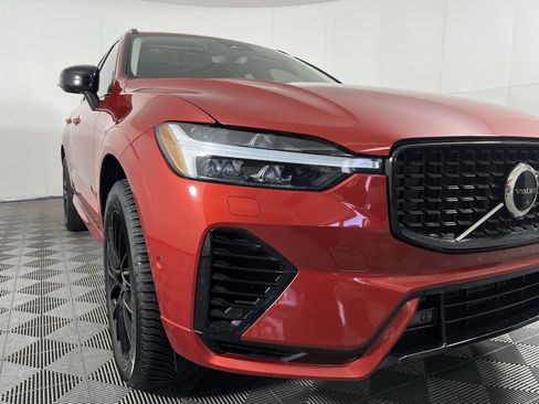 Used 2023 Volvo XC60 T8 Plus image 3