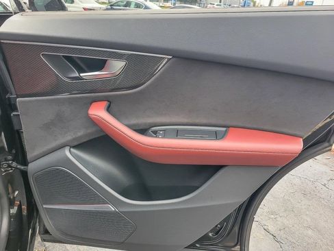 Used 2023 Audi SQ8 Prestige image 23