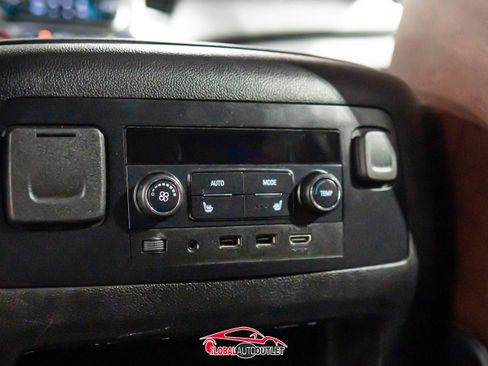 Used 2019 Chevrolet Suburban Premier w/ Premier Plus Edition image 23