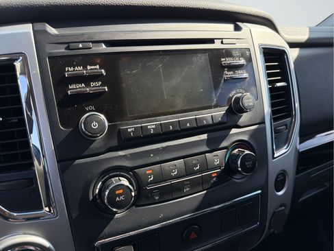 Used 2017 Nissan Titan SV RWD image 18