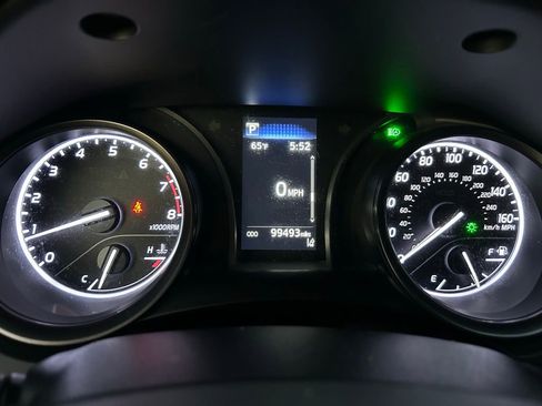 Used 2021 Toyota Camry SE image 23