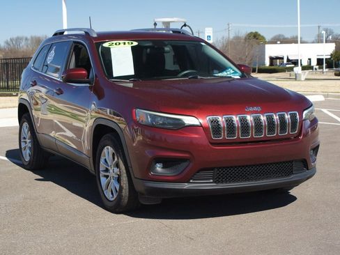 Used 2019 Jeep Cherokee Latitude w/ Popular Appearance Group image 2