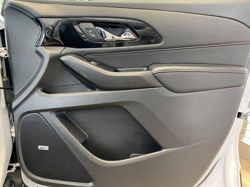 Used 2023 Chevrolet Traverse RS image 11