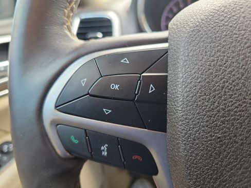 Used 2018 Jeep Grand Cherokee Overland AWD/4WD image 17