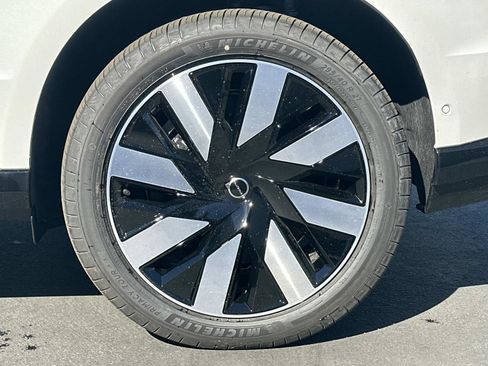 New 2025 Volvo EX90 Plus w/ Protection Package Premier image 24