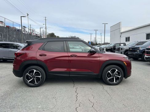 Used 2022 Chevrolet TrailBlazer RS w/ Sun and Liftgate Package image 2