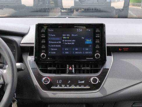 Used 2021 Toyota Corolla LE FWD image 17