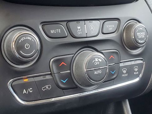 Used 2020 Jeep Cherokee Limited AWD/4WD image 20