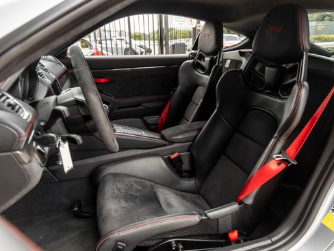 Used 2020 Porsche 718 Cayman GT4 RWD image 5