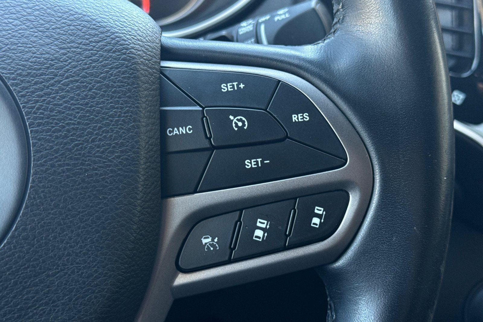 Used 2020 Jeep Cherokee High Altitude AWD/4WD image 25