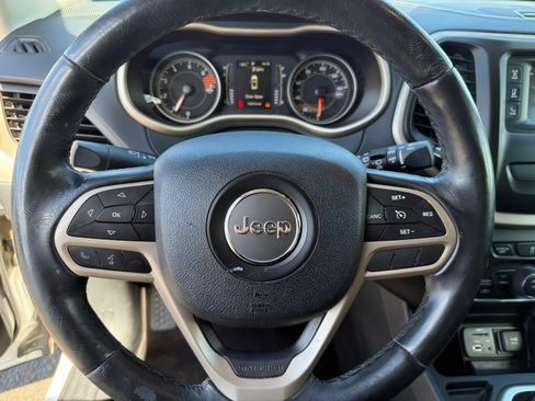 Used 2017 Jeep Cherokee Latitude image 20