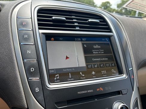 Used 2017 Lincoln MKX Reserve AWD/4WD image 34