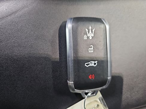 Used 2023 Maserati Grecale Modena image 37