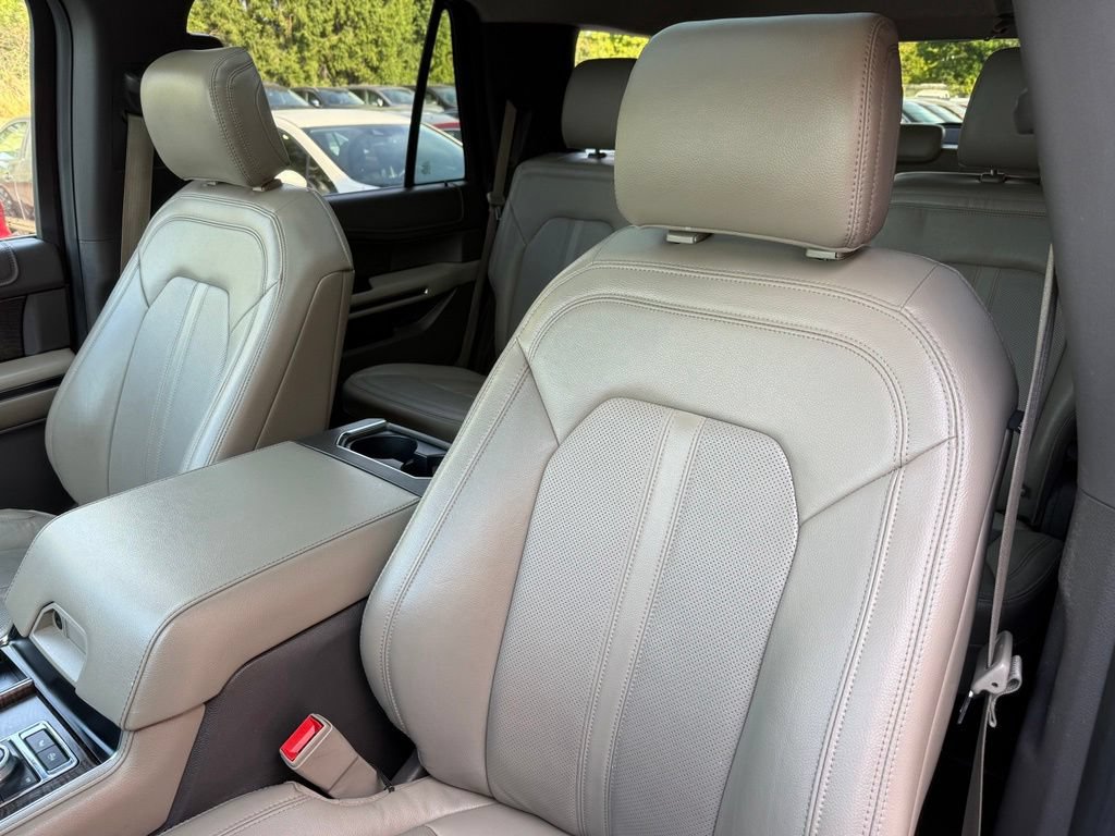 Used 2018 Ford Expedition Limited w/ Equipment Group 302A AWD/4WD image 11