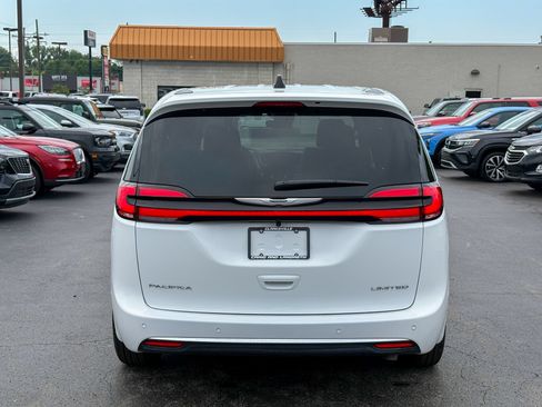 Used 2026 Chrysler Pacifica Limited FWD image 18