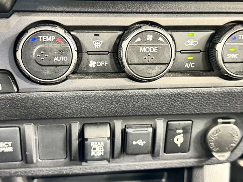 Used 2022 Toyota Tacoma TRD Off-Road AWD/4WD image 26